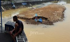 Sungai Ciliwung Surut, Penambang Berburu Pasir