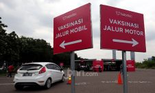 Vaksinasi Covid-19 untuk Lansia Melalui Drive Thru