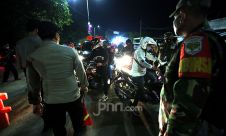 Suasana Malam di Titik Penyekatan Jalur Mudik Perbatasan Karawang-Bekasi