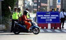 Penyekatan PPKM Darurat di Perempatan Jalan Fatmawati