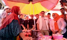 Ridwan Kamil Blusukan ke Pasar Kebayoran Lama