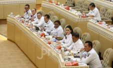 Komisi II DPR Rapat Kerja dengan Mendagri & Gubernur Seluruh Indonesia