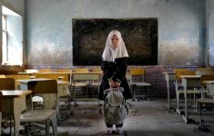Dunia Hari Ini: Tahun Ajaran Baru Dimulai di Afghanistan, Murid Perempuan Tak Boleh Sekolah - JPNN.com