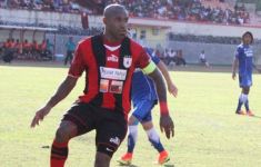 Boaz Solossa Juru Selamat, Persipura Bertahan di Liga 2, Persibo Turun Kasta - JPNN.com