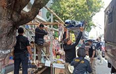 Ratusan Lapak Pedagang Dugderan Semarang Dibongkar Satpol PP - JPNN.com