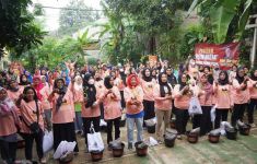 Jaga Ketahanan Pangan, Ratusan Mak-mak di Cilangkap Tanam Pohon Cabai - JPNN.com