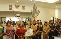 Beri Gelar buat Laksamana Yudo, Agustiar Sabran Pengin Orang Dayak jadi Petinggi TNI - JPNN.com