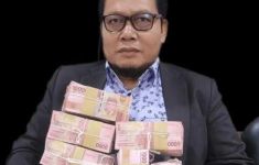Anggota DPRD Berpose dengan Uang Banyak Banget, tetapi Entah Duit Siapa - JPNN.com