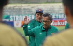 Timnas Indonesia vs Argentina, Aji Santoso Berharap Skuad Garuda Tak Mengubah Gaya Permainan - JPNN.com