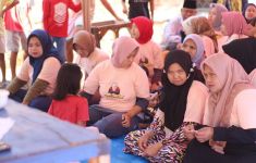 Sukarelawan Ganjar Ajarkan Ibu-Ibu Cara Pembuatan Bakso Aci - JPNN.com