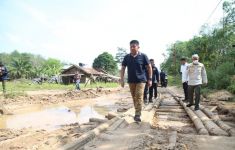 Gubernur Herman Deru Pastikan Segera Alokasikan Anggaran Perbaikan Jalan Rusak di OKI - JPNN.com