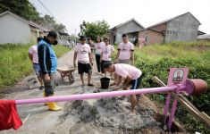 Srikandi Ganjar Berikan Bantuan Portal untuk Keamanan Warga di Muaro Jambi - JPNN.com
