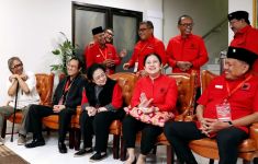 Megawati Tertawa Saat Lagu Jarji Karbeh Didendangkan, Lihat Ekspresi Mereka - JPNN.com