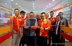 Mendag Zulhas Resmikan Domart di Malaysia, Minimarket Pertama yang Jual Produk Indonesia - JPNN.com