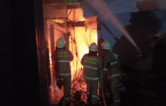 Kebakaran Melanda 1 Rumah di Pulogadung Jakarta Timur, Ini Dugaan Penyebabnya - JPNN.com