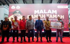 Gubernur Sulsel Serahkan Bonus Rp 1 M untuk Juara Liga 1 PSM Makassar - JPNN.com