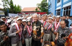 Ganjar Berkomitmen Hadirkan Sekolah Gratis se-Indonesia Seperti di Jawa Tengah - JPNN.com
