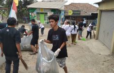 Ganjar Padjajaran Turun Tangan Bersihkan Lingkungan yang Langganan Banjir - JPNN.com