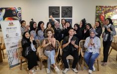 Mak Ganjar Buka Kelas Tata Rias Untuk Berdayakan Perempuan - JPNN.com