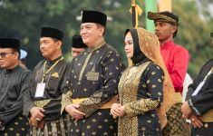 Berjasa Bagi Masyarakat Riau, Irjen Iqbal Terima Gelar Adat Datun Seri Jaya Perkasa Setia Negeri - JPNN.com