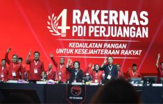 Momen-Momen di Rakernas PDIP, Mulai Sinyal Dukungan Jokowi untuk Ganjar, hingga Bu Mega Menerima Bibit MSP - JPNN.com