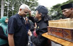 Peduli Budaya Nusantara, Ganjar Dinobatkan jadi Keluarga Laskar Sasak - JPNN.com