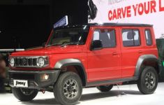 Suzuki Jimny 5-door jadi Mobil Terbaik Versi Forwot - JPNN.com