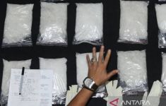 Calon Penumpang Selundupkan 1 Kg Sabu-Sabu dan Ekstasi Lewat Bandara - JPNN.com