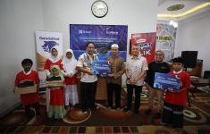 Ramadan Berbagi, Garuda Beverage Salurkan Beasiswa Pendidikan & Ribuan Sepatu  - JPNN.com