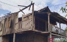 Diterjang Angin Kencang, 1 Rumah Warga di OKU Selatan Rusak Berat - JPNN.com