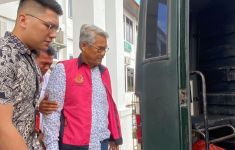 Eks Bupati Kuansing Sukarmis Ditahan Jaksa terkait Korupsi Rp 22,6 Miliar - JPNN.com