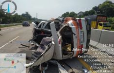 Begini Kronologi Kecelakaan Ambulans dan Truk Gandeng di Tol Batang-Semarang - JPNN.com