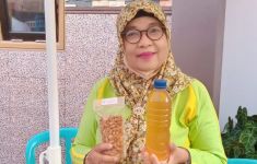 Berkat PNM Mekaar Usaha Pensiunan Guru Ini Makin Berkembang - JPNN.com