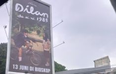 40 Billboard Poster Dilan 1983: Wo Ai Ni Terpampang di Bandung, Adhiyat: Senang Banget - JPNN.com