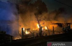 Kebakaran Rumah di Bawah Flyover Manahan Solo, 25 Warga Dievakuasi - JPNN.com