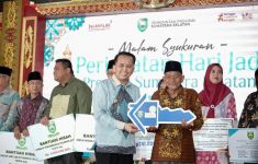Pj Gubernur Agus Fatoni Serahkan Berbagai Bantuan & Penghargaan di Acara HUT ke-78 Sumsel - JPNN.com