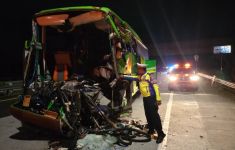 Bus Rombongan SMP Malang Menabrak Truk, Dua Meninggal Dunia - JPNN.com