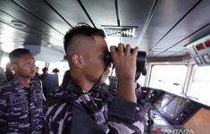 Kapal Perang Martadinata-331 Tembakkan Meriam 76 di Utara Laut Jawa - JPNN.com