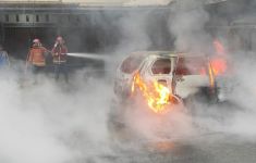 Mobil Bermuatan BBM Pertalite Ini Tiba-Tiba Terbakar, Lihat - JPNN.com