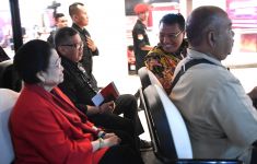 Megawati Tiba di Arena Rakernas, Lihat Siapa yang Menyambut - JPNN.com