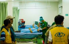 900 Orang Dapat Operasi Katarak Gratis Berkat Yayasan Ishk Tolaram - JPNN.com