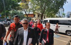 Datangi Polda Metro Jaya, Sekjen PDIP Ingatkan Indonesia Dibangun dari Gagasan dan Kebebasan - JPNN.com