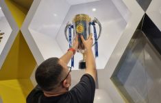 Trofi Liga 1 Dipajang di Persib Store, Bobotoh Bisa Belanja Sambil Berfoto - JPNN.com