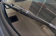 Jangan Lakukan Ini Jika Enggak Mau Sistem Wiper Mobil Risak - JPNN.com