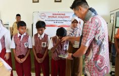 Sinarmas World Academy Mewakafkan Al-Qur'an ke Sekolah Dasar - JPNN.com