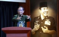 Bicara di Acara Sekolah Hukum, Mahfud MD: Indonesia Sudah Bersatu, tetapi Belum Adil dan Makmur - JPNN.com