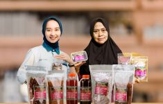 Cerita Nasabah PNM Sukses Bikin Inovasi Olahan Bunga Mawar - JPNN.com