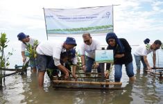 Wujudkan NZE, Asuransi Astra Tanam 1.000 Bibit Mangrove di Kepulauan Seribu - JPNN.com