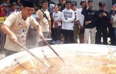 Putra Siregar & Bobon Santoso Berkolaborasi, Masak 1.000 Porsi Daging Kurban - JPNN.com