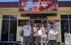 Nikah Lagi Tanpa Izin, Eks Bupati Lombok Tengah Suhaili Dilaporkan Istrinya ke Polisi - JPNN.com